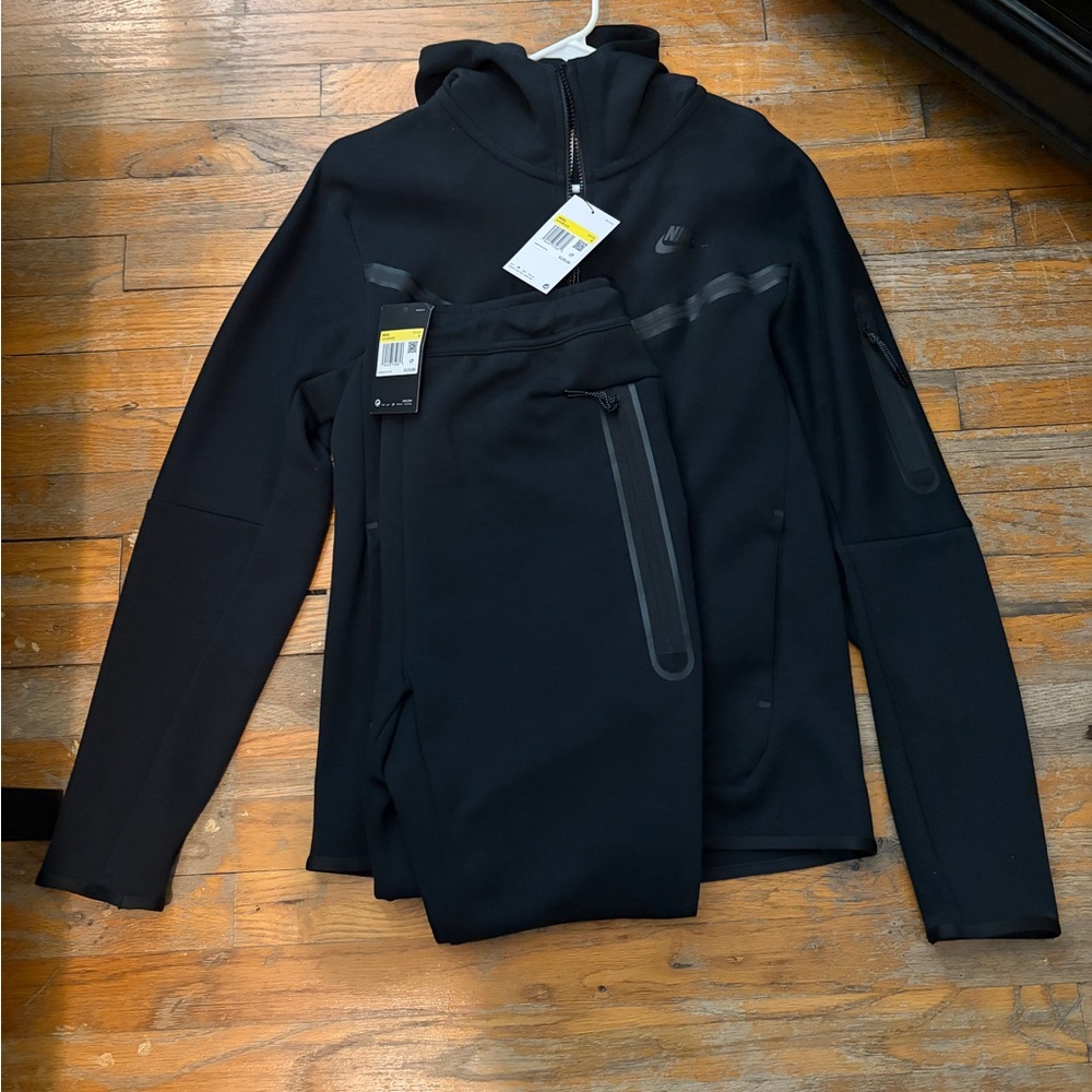 Nike Sportswear Tech Fleece Full-Zip Hoodie & Joggers Set